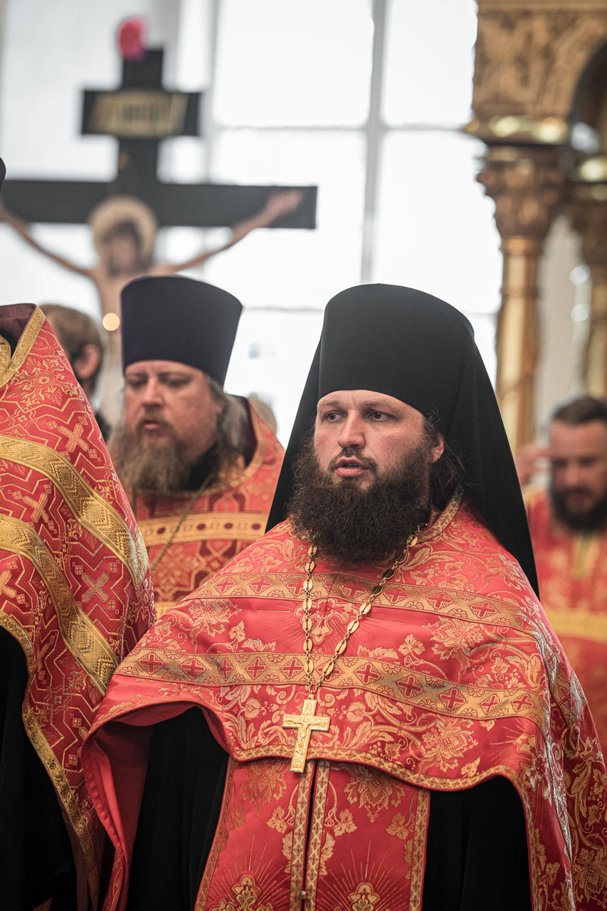 nakanune-prazdnika-prp-makariya-kalyazinskogo-vsenoshchnoe-bdenie-sovershil-sonm-arkhiereev-48.jpg