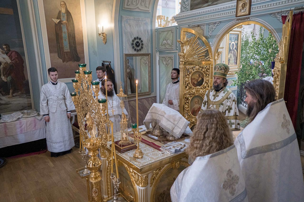 troitskaya-roditelskaya-subbota-v-svyato-uspenskom-staritskom-monastyre-31.jpg
