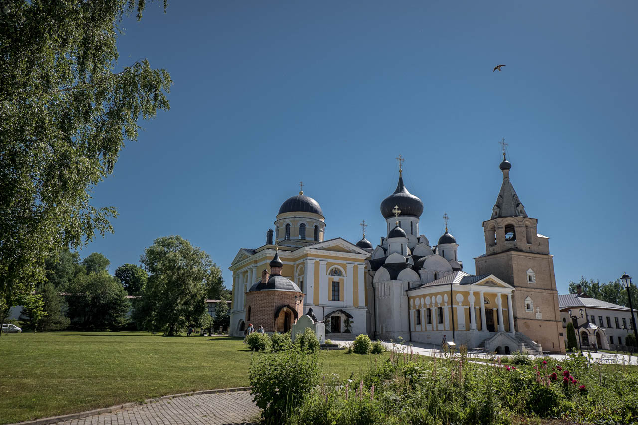 troitskaya-roditelskaya-subbota-v-svyato-uspenskom-staritskom-monastyre-39.jpg
